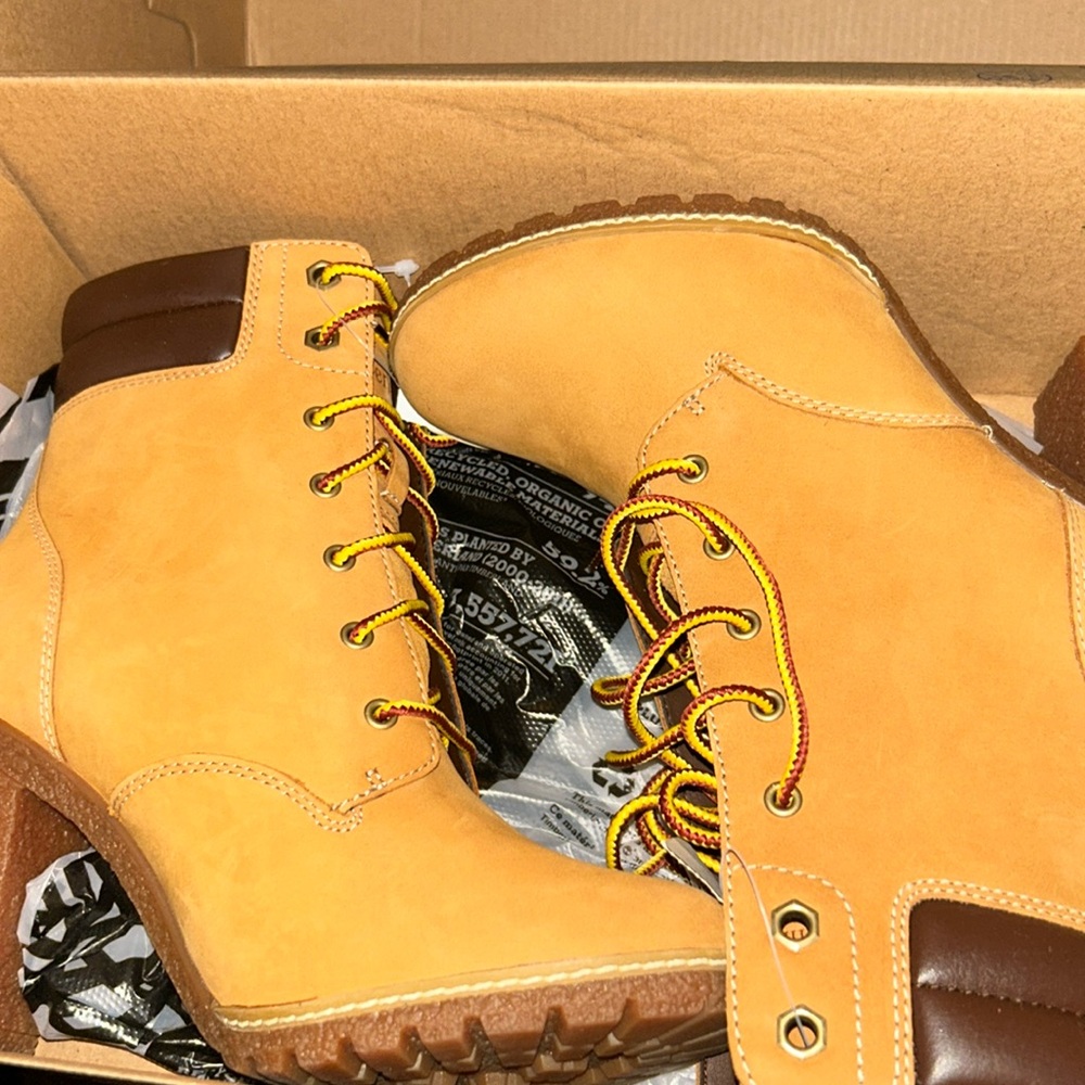 NWT Women’s Timberland Boot